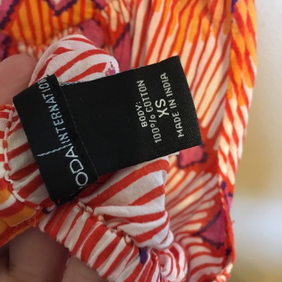 Like New VS MODA top - Picture 4 of 4